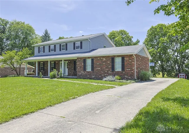 Photo 2 of Single family home for sale at 6149 Eddington Dr, Liberty Twp, OH 45044 | MLS# 960997 | Listing updated on 2026-09-02
