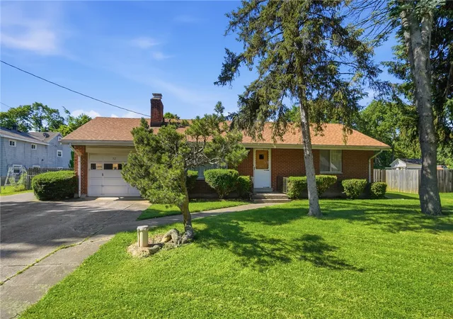 Photo 2 of Single family home for sale at 32 Beatrice Dr, Dayton, OH 45404 | MLS# 961210 | Listing updated on 2026-09-04