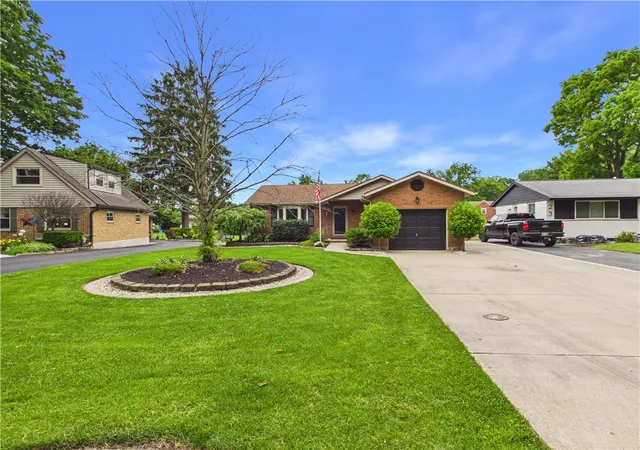 Photo 1 of Single family home for sale at 21 Dorchester Dr, Clayton, OH 45415 | MLS# 960627 | Listing updated on 2026-09-02