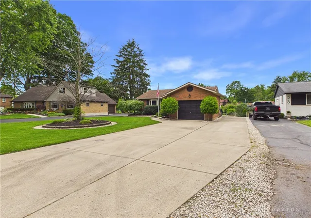 Photo 3 of Single family home for sale at 21 Dorchester Dr, Clayton, OH 45415 | MLS# 960627 | Listing updated on 2026-09-02