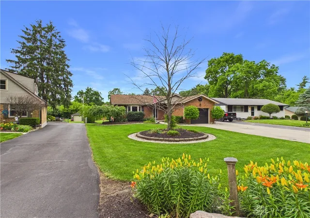 Photo 3 of Single family home for sale at 21 Dorchester Dr, Clayton, OH 45415 | MLS# 960627 | Listing updated on 2026-09-02