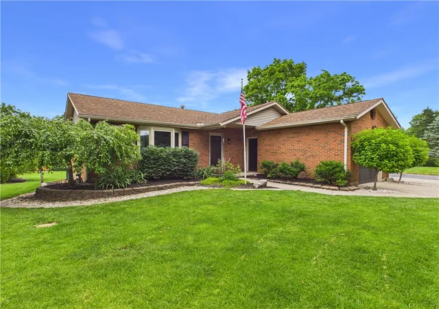 Photo 4 of Single family home for sale at 21 Dorchester Dr, Clayton, OH 45415 | MLS# 960627 | Listing updated on 2026-09-02