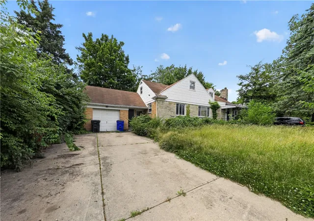 Photo 2 of Sale Pending at 1367 Catalpa Dr, Dayton, OH 45406 | MLS# 961076 | Listing updated on 2026-09-01
