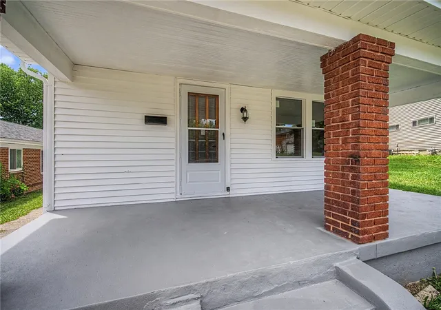 Photo 3 of Sale Pending at 2041 Mayfair Rd, Dayton, OH 45405 | MLS# 961578 | Listing updated on 2026-08-31