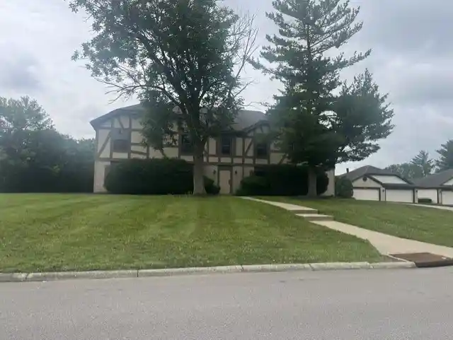 Listing Photo 2 - Condo for sale in 7765 Brams Hl Dr located at 7765 Brams Hl Dr, Dayton, OH 45459 - Unit 7765 Brams Hl Dr
