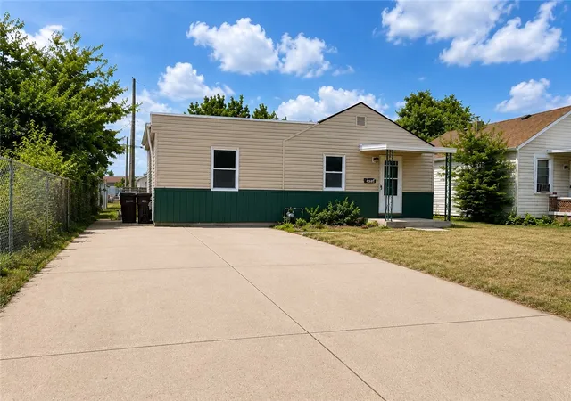 Photo 2 of Single family home for sale at 2509 Berwyck Ave, Dayton, OH 45414 | MLS# 961689 | Listing updated on 2026-09-18