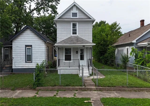 Photo 2 of Single family home for sale at 1505 Lawn Ave, Middletown, OH 45044 | MLS# 961660 | Listing updated on 2026-08-31