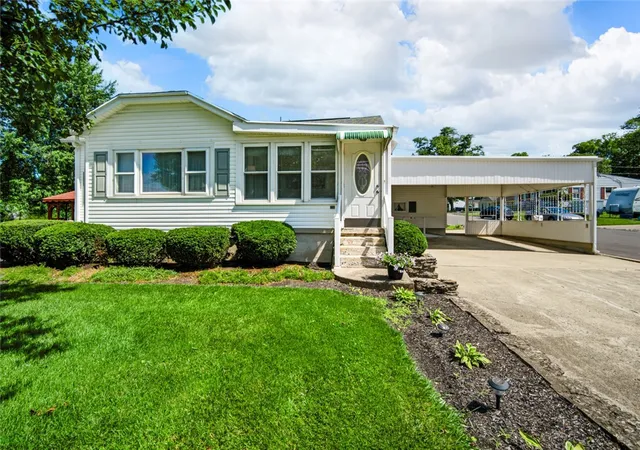 Photo 2 of Single family home for sale at 501 W Center St, Farmersville, OH 45325 | MLS# 961715 | Listing updated on 2026-09-27