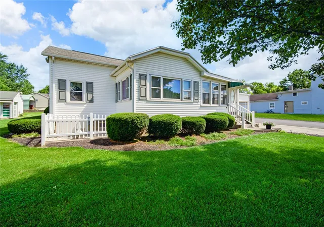 Photo 3 of Single family home for sale at 501 W Center St, Farmersville, OH 45325 | MLS# 961715 | Listing updated on 2026-09-27