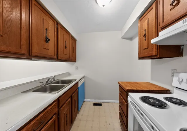 Photo 4 of Sale Pending at 5212 Greencroft Dr #5210 & 5212, Dayton, OH 45426 | MLS# 959638 | Listing updated on 2026-09-07