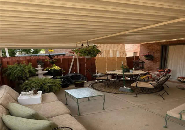 Listing Photo 2 - Condo for sale in building located at 749 Clareridge Ln, Dayton, OH 45458