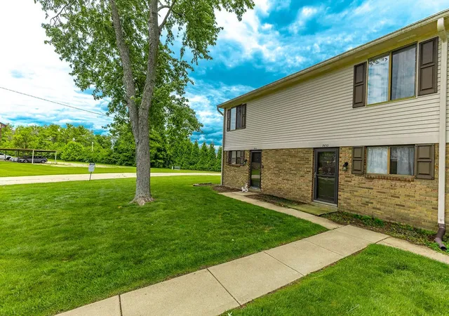 Photo 2 of Condo for sale at 7832 Betsy Ross Cir, Dayton, OH 45459 | MLS# 962283 | Listing updated on 2026-09-10