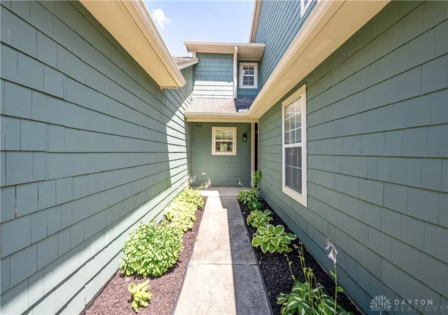 Photo 3 of Sale Pending at 908 Cambridge Cir, Troy, OH 45373 | MLS# 962349 | Listing updated on 2026-09-05
