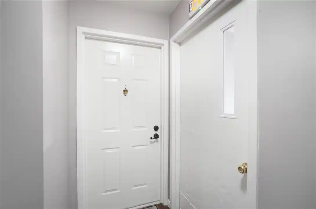 Listing Photo 2 - Condo for sale in 1440 Holw Run located at 1440 Holw Run, Dayton, OH 45459 - Unit #11