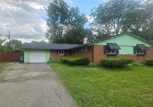 Photo 3 of Sale Pending at 816 Mapleside Dr, Dayton, OH 45426 | MLS# 962632 | Listing updated on 2026-09-12
