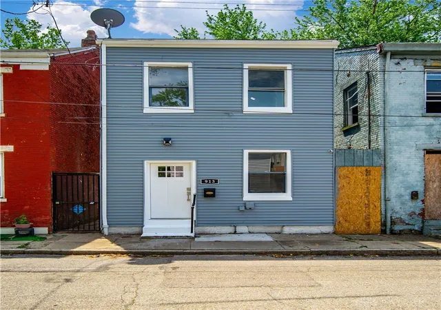 Single family home for sale at 913 Charlotte St, Cincinnati, OH 45214 | MLS# 962726