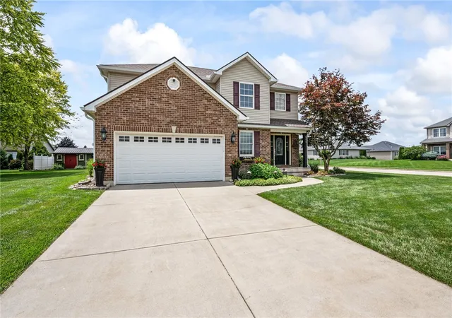 Photo 2 of Sale Pending at 884 Shaftsbury Rd, Troy, OH 45373 | MLS# 962873 | Listing updated on 2026-09-13