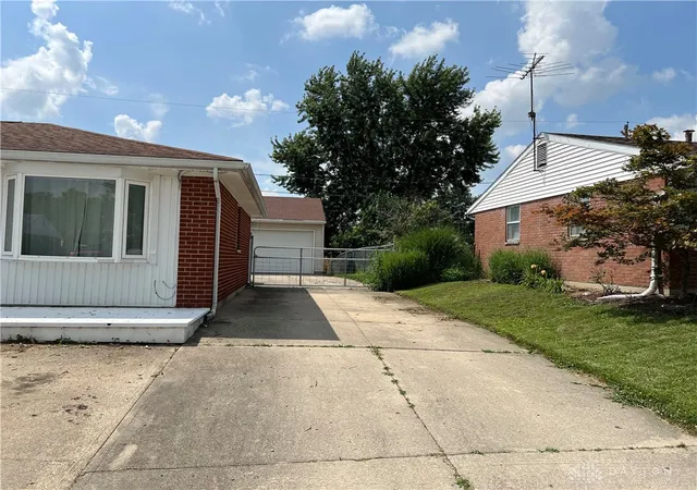 Photo 2 of Sale Pending at 7711 Rothfield Dr, Dayton, OH 45424 | MLS# 963093 | Listing updated on 2026-09-02