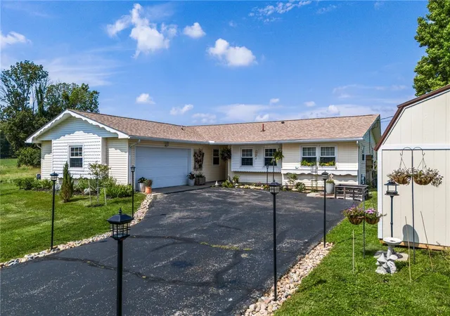 Photo 3 of Single family home for sale at 5318 Farmersville Germantown Pike, Farmersville, OH 45325 | MLS# 963053 | Listing updated on 2026-10-07