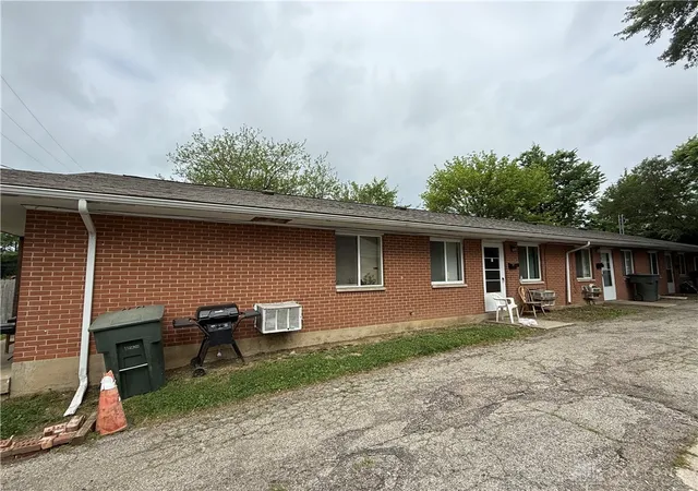 Listing Photo 2 - Condo for sale in building located at 3943 Necco Ave, Dayton, OH 45406 - Unit #