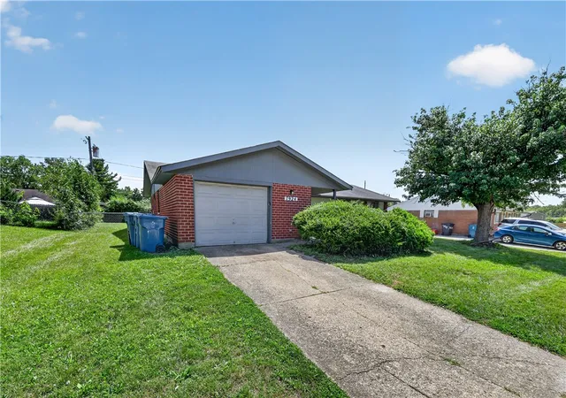 Photo 4 of Single family home for sale at 7924 Blackshear Dr, Dayton, OH 45424 | MLS# 961229 | Listing updated on 2026-09-10