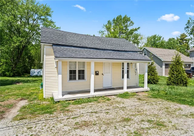 Photo 2 of Single family home for sale at 79 W Mound St, Sabina, OH 45169 | MLS# 963155 | Listing updated on 2026-09-22
