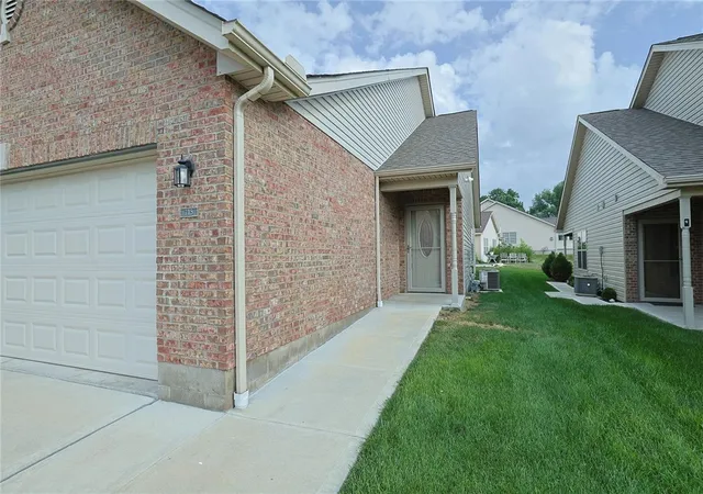 Photo 2 of Single family home for sale at 715 Villa Ct, Trenton, OH 45067 | MLS# 963615 | Listing updated on 2026-09-21