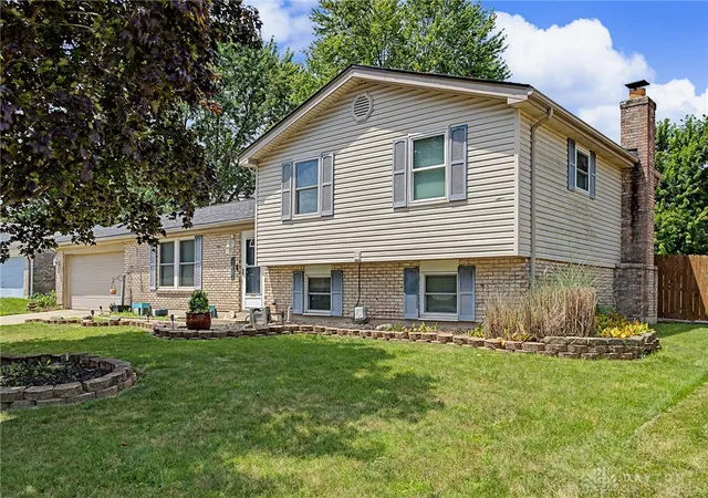 Photo 3 of Sale Pending at 844 Sunset Dr, Englewood, OH 45322 | MLS# 963744 | Listing updated on 2026-09-13