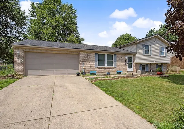Photo 3 of Sale Pending at 844 Sunset Dr, Englewood, OH 45322 | MLS# 963744 | Listing updated on 2026-09-13