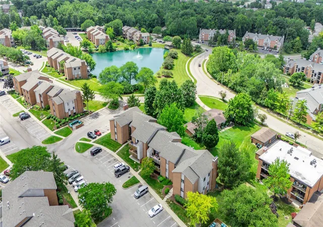 Listing Photo 4 - Condo for sale in building located at 1103 Arrowhead Xing, West Carrollton, OH 45449 - Unit #C