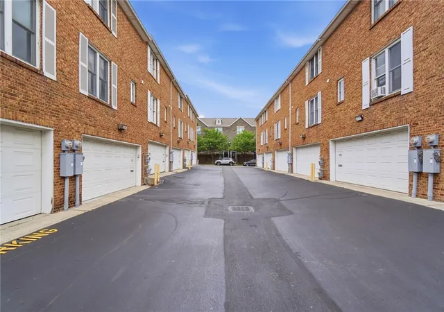 Listing Photo 2 - Condo for sale in building located at 100 W Cooper Pl, Dayton, OH 45402
