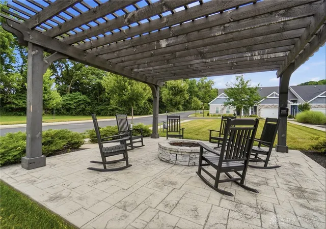 Listing Photo 2 - Condo for sale in building located at 633 Bungalow Ct, Beavercreek, OH 45430 - Unit #