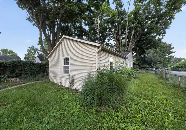 Photo 4 of Sale Pending at 1704 Wilbur Ave, Fairborn, OH 45324 | MLS# 963057 | Listing updated on 2026-09-24