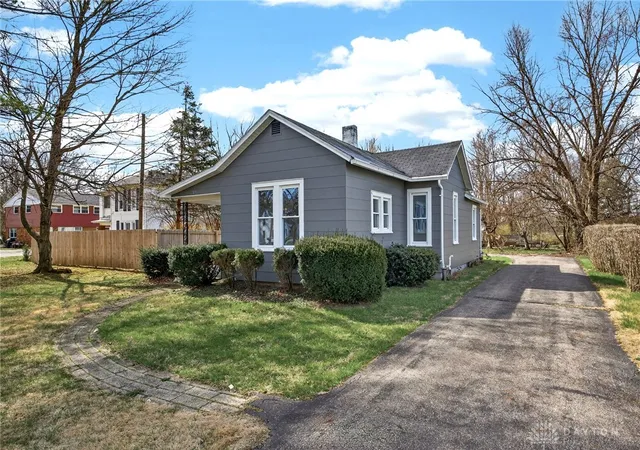 Photo 2 of Single family home for sale at 3819 New Carlisle Pike, Springfield Twp, OH 45504 | MLS# 963972 | Listing updated on 2026-09-20