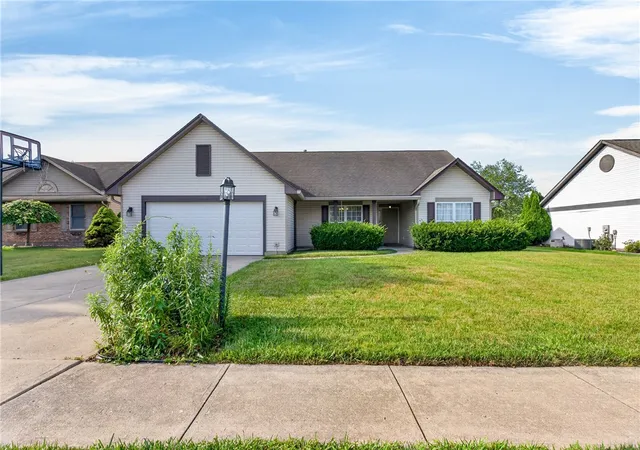 Photo 2 of Single family home for sale at 1034 Meadowrun Rd, Englewood, OH 45322 | MLS# 964014 | Listing updated on 2026-09-05