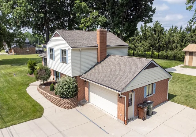 Photo 3 of Sale Pending at 8663 Crestway Rd, Clayton, OH 45315 | MLS# 964013 | Listing updated on 2026-09-10