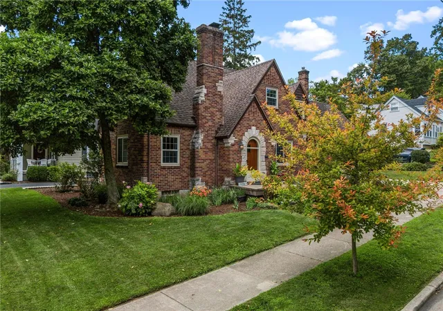Photo 3 of Single family home for sale at 204 Hilltop Ave, Oakwood, OH 45419 | MLS# 963162 | Listing updated on 2026-10-07