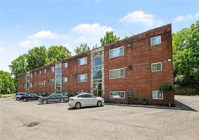 Listing Photo 4 - Condo for sale in building located at 3025 Westwood Northern Blvd, Cincinnati, OH 45211