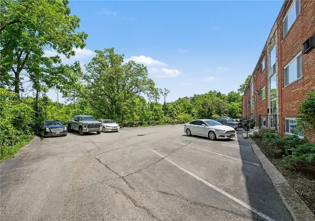 Listing Photo 5 - Condo for sale in building located at 3025 Westwood Northern Blvd, Cincinnati, OH 45211