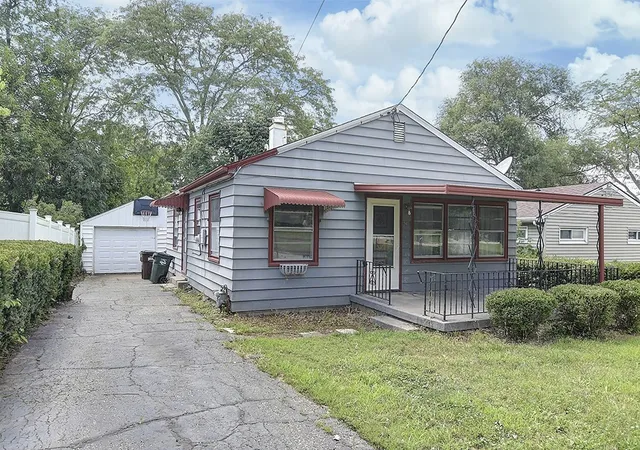 Photo 3 of Single family home for sale at 24 Forest Glen Dr, Middletown, OH 45042 | MLS# 964231 | Listing updated on 2026-09-22