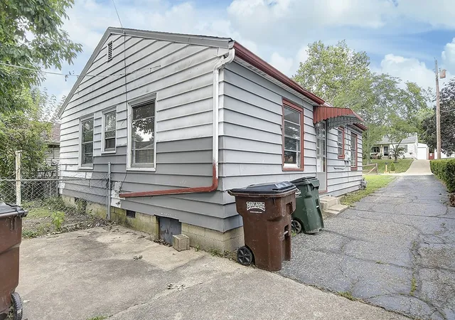 Photo 3 of Single family home for sale at 24 Forest Glen Dr, Middletown, OH 45042 | MLS# 964231 | Listing updated on 2026-09-22