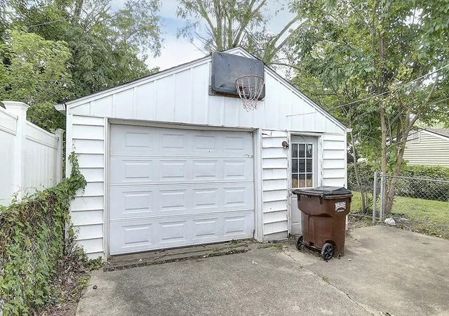 Photo 4 of Single family home for sale at 24 Forest Glen Dr, Middletown, OH 45042 | MLS# 964231 | Listing updated on 2026-09-22