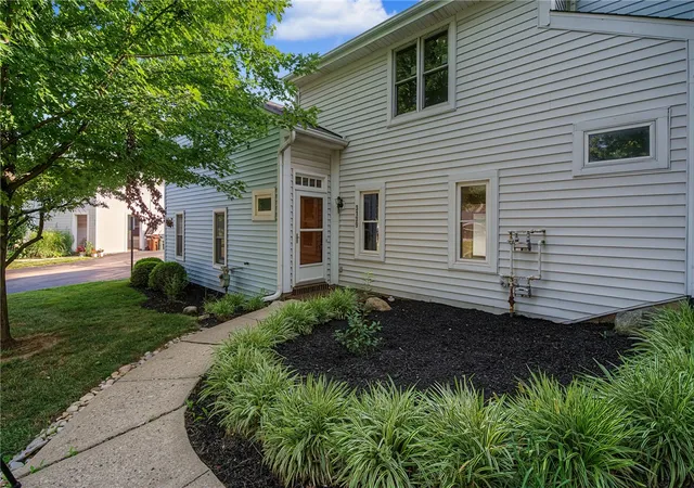 Photo 2 of Condo for sale at 3139 Gracemore Ave, Dayton, OH 45420 | MLS# 964233 | Listing updated on 2026-10-06
