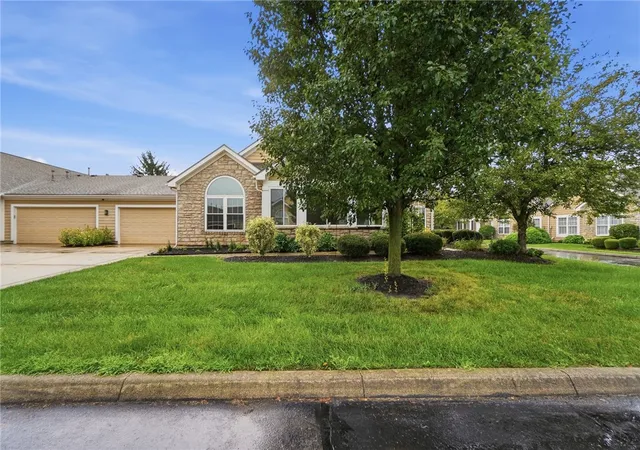 Photo 3 of Sale Pending at 2690 Prestwick Village Cir, Springfield, OH 45503 | MLS# 964379 | Listing updated on 2026-09-22
