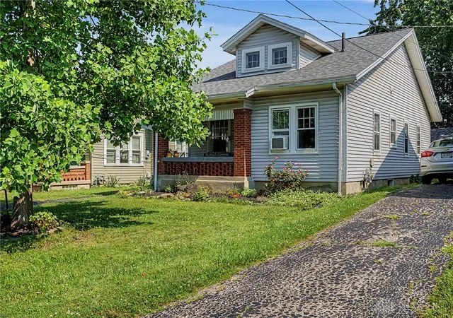 Photo 2 of Sale Pending at 3015 Wellington Dr, Dayton, OH 45410 | MLS# 964304 | Listing updated on 2026-09-13