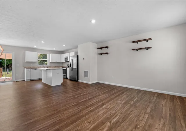 Photo 5 of Single family home for sale at 2669 Kingman Dr, Xenia, OH 45385 | MLS# 964399 | Listing updated on 2026-08-30