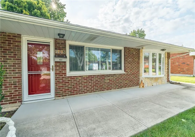 Photo 3 of Sale Pending at 305 Lang Ct, Englewood, OH 45322 | MLS# 964886 | Listing updated on 2026-09-21