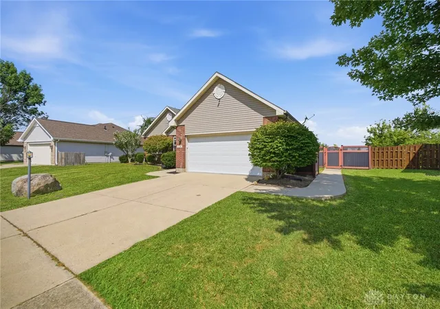Photo 3 of Single family home for sale at 2396 Ferndown Dr, Miamisburg, OH 45342 | MLS# 964207 | Listing updated on 2026-09-17