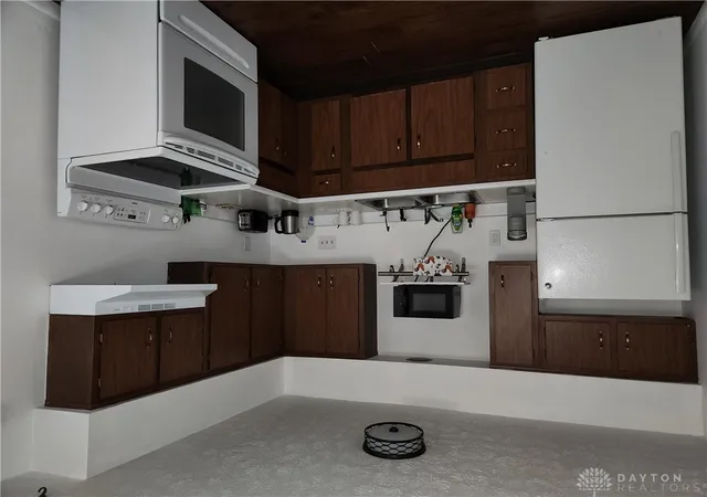 Listing Photo 5 - Condo for sale in building located at 843 Clareridge Ln, Dayton, OH 45458
