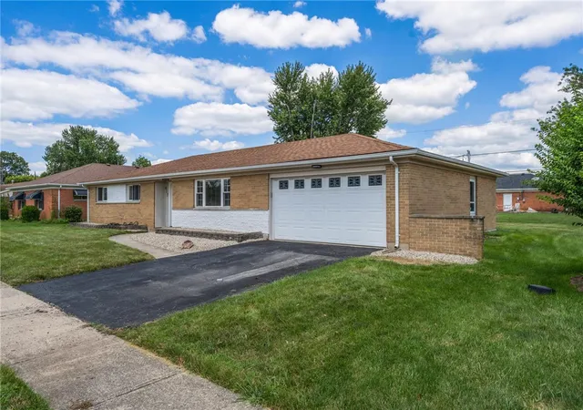 Photo 3 of Single family home for sale at 617 Bradfield Dr, Dayton, OH 45426 | MLS# 964911 | Listing updated on 2026-09-11